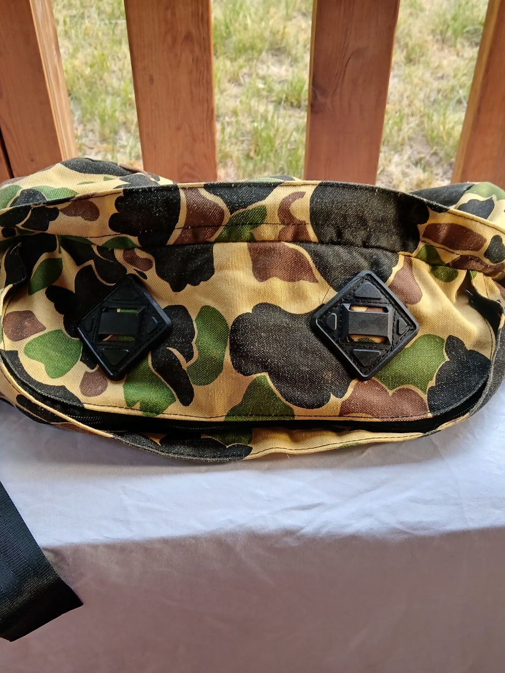Men's Vintage Duck Hunting Camouflage Crossbody Bag - Green/Brown Camo